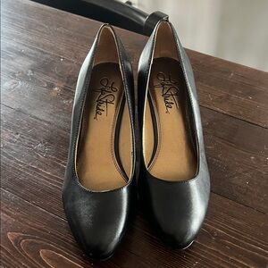 Life Stride Classic Black Heels